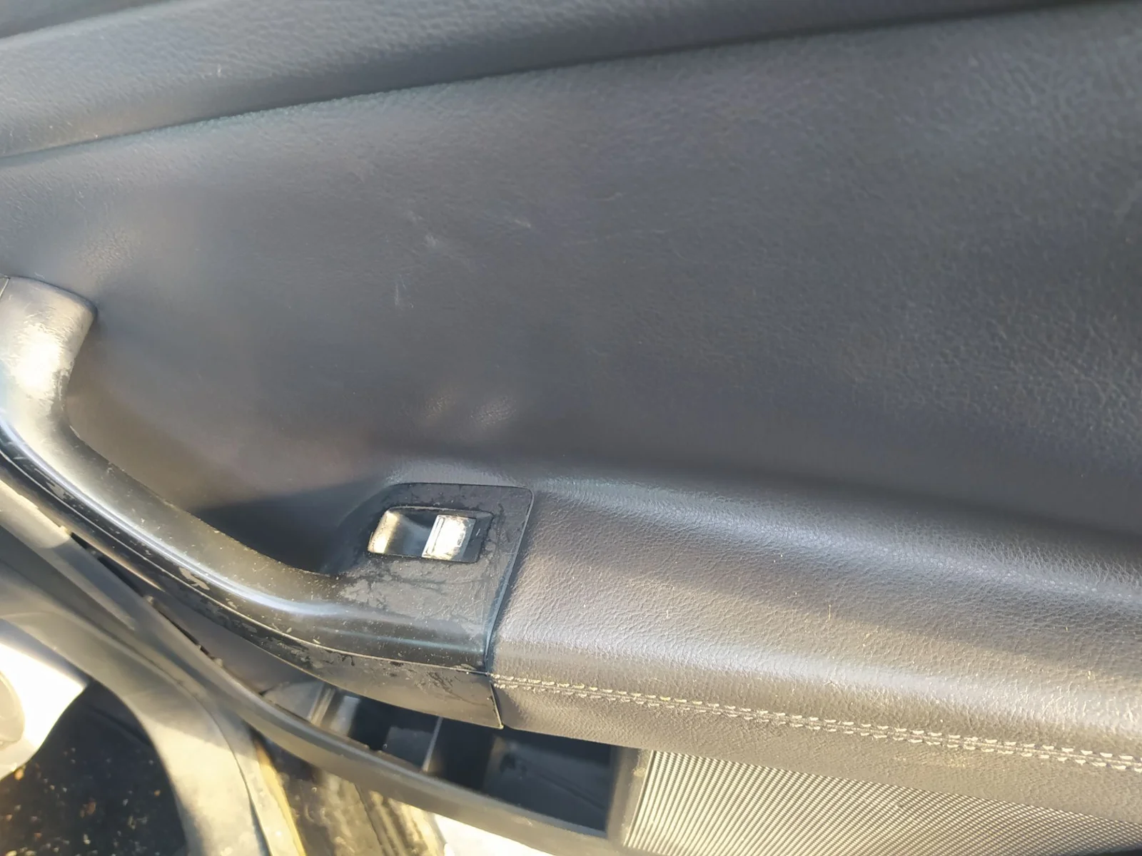 Foto de MANDO ELEVALUNAS TRASERO DERECHO VOLKSWAGEN GOLF PLUS V (5M1) 1.9 TDI (105 CV / 77 KW)
