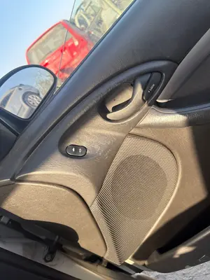Foto de MANDO ELEVALUNAS DELANTERO DERECHO FORD FOCUS BERLINA (CAK)