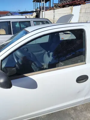 Foto de LUNA DELANTERA IZQUIERDA OPEL CORSA C 1.2 16V CAT (Z 12 XE / LW4) (75 CV / 55 KW) referencia 13205910