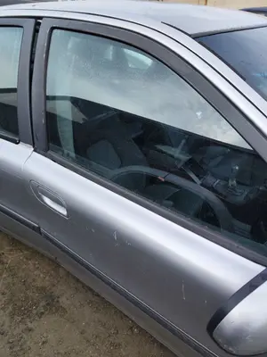 Foto de LUNA DELANTERA DERECHA VOLVO S80 BERLINA 2.4 CAT (140 CV / 103 KW)