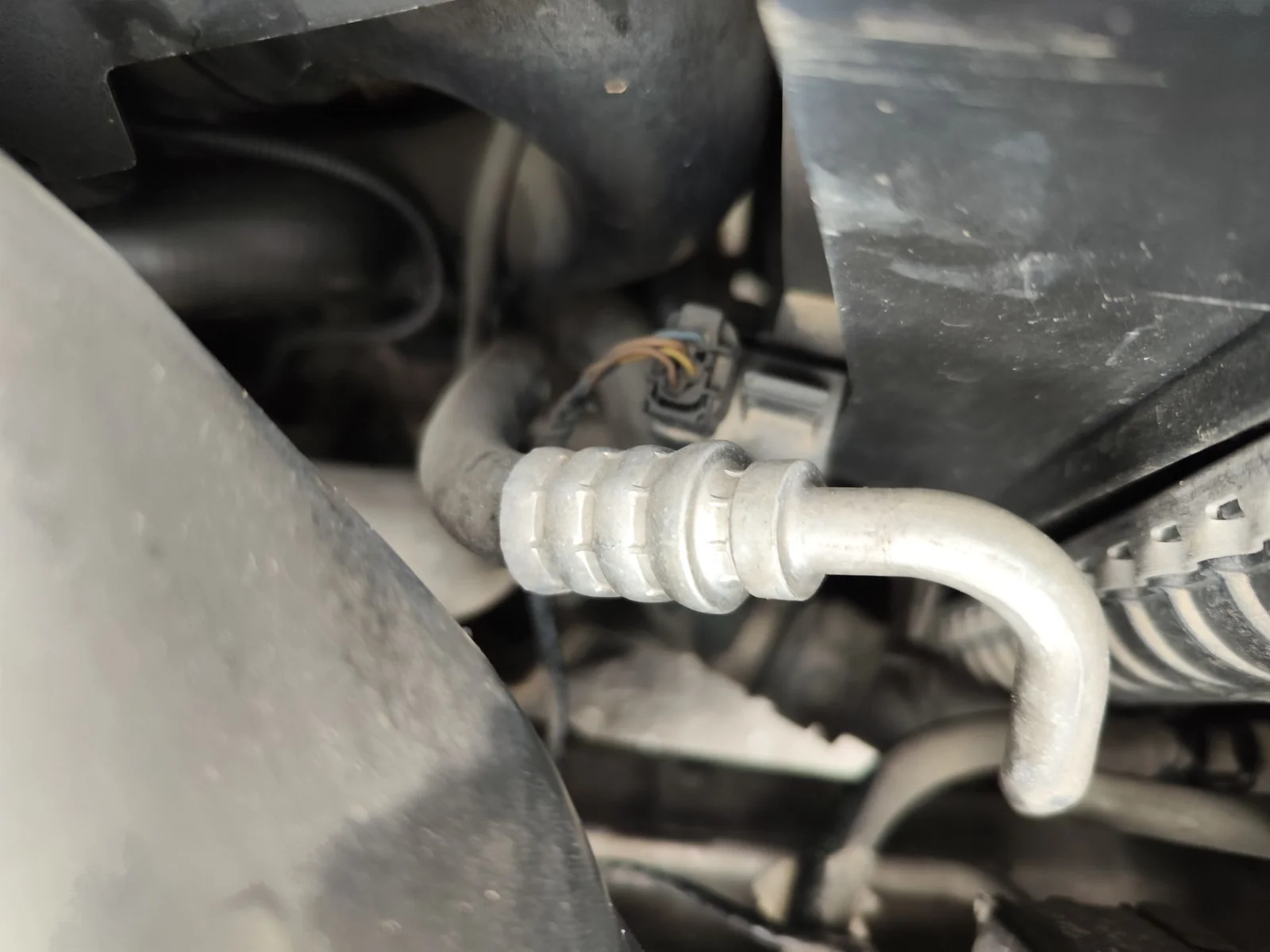 Foto de ALTERNADOR BMW SERIE 5 BERLINA (E39) 3.0 24V Turbodiesel CAT (193 CV / 142 KW)