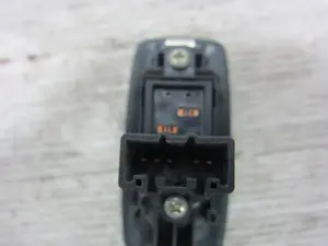 Foto de MANDO ELEVALUNAS DELANTERO DERECHO FORD RANGER (TKE) referencia UR5666370 foto 4