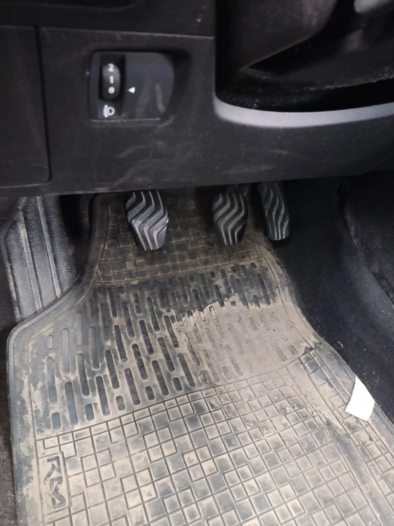 Foto de PEDAL EMBRAGUE DACIA SANDERO III 1.0 TCE CAT (91 CV / 67 KW) referencia 465031714R