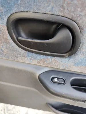 Foto de MANETA INTERIOR TRASERA DERECHA RENAULT LAGUNA (B56) 2.0  (113 CV / 83 KW)