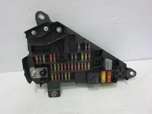 Foto de CAJA RELES / FUSIBLES BMW SERIE 5 BERLINA (E60) referencia 6906603 foto 1