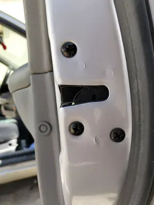 Foto de CERRADURA PUERTA DELANTERA DERECHA HYUNDAI ELANTRA (XD) 2.0 CRDi CAT (113 CV / 83 KW)
