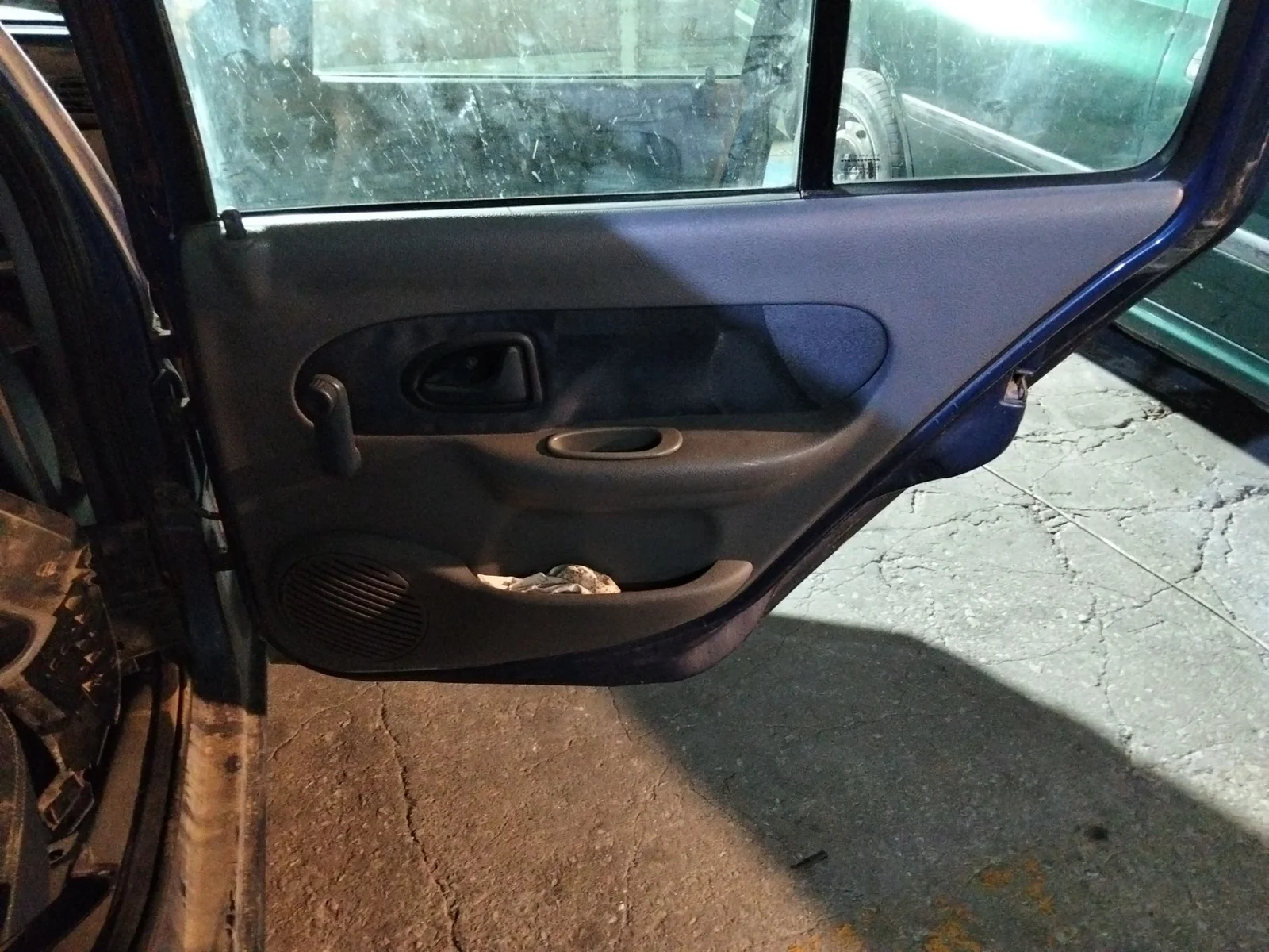 Foto de ELEVALUNAS TRASERO DERECHO RENAULT CLIO II FASE I (B/CB0) 1.4 16V (98 CV / 72 KW)