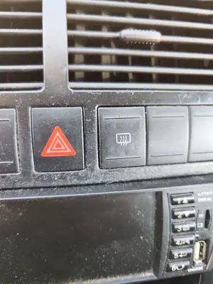 Foto de WARNING VOLKSWAGEN POLO IV (9N1) 1.4 16V (75 CV / 55 KW)