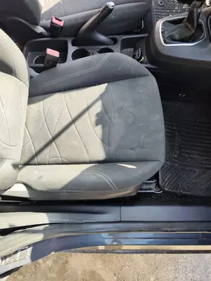 Foto de ASIENTO DELANTERO DERECHO FORD FIESTA (CNN) 1.5 TDCi CAT (75 CV / 55 KW)