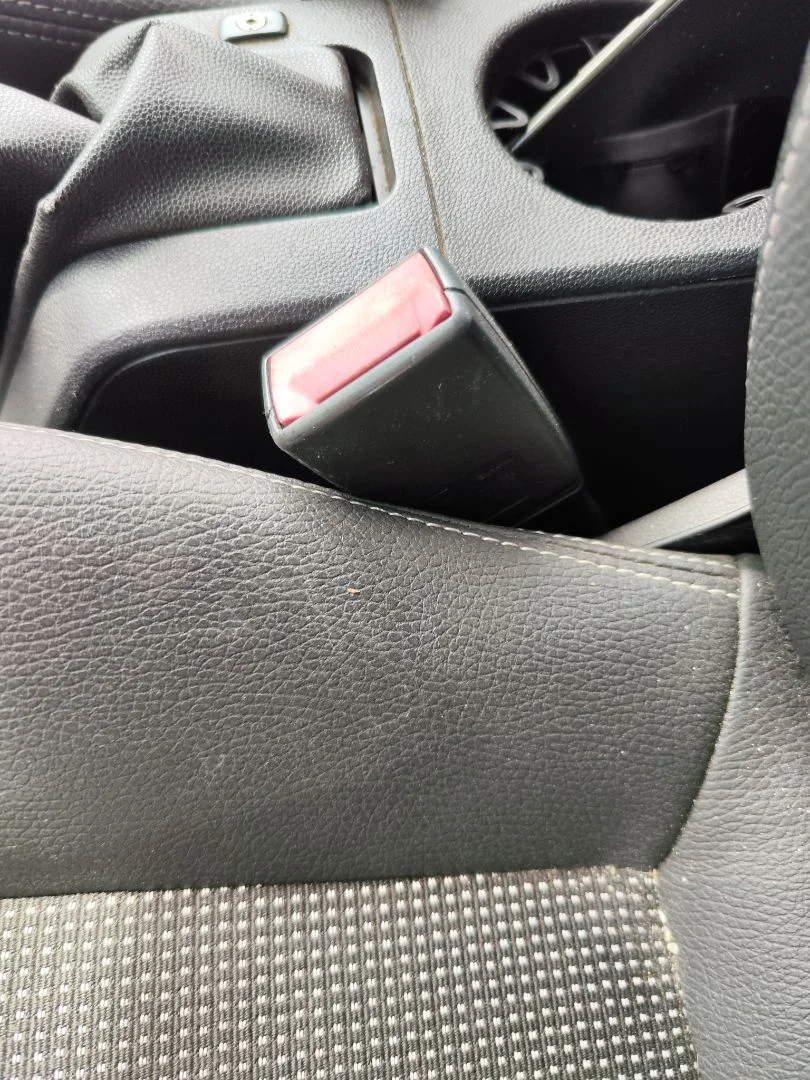 Foto de ENGANCHE CINTURON DELANTERO IZQUIERDO OPEL ASTRA H BERLINA 1.7 16V CDTI (110 CV / 81 KW)