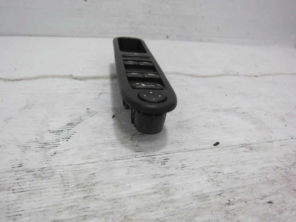 Foto de MANDO ELEVALUNAS DELANTERO IZQUIERDO PEUGEOT 307 (S1)(04.2001) 1.6 16V CAT (109 CV / 80 KW) referencia 96531124