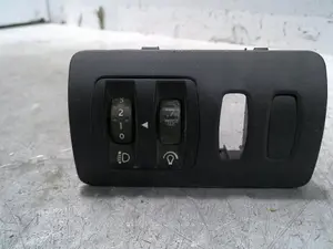 Foto de MANDO REGULACION FAROS RENAULT CLIO III 1.5 dCi Diesel CAT (86 CV / 63 KW) referencia 8200407758