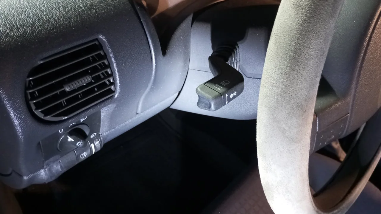 Foto de MANDO INTERMITENTES OPEL CORSA C 1.2 16V CAT (Z 12 XE / LW4) (75 CV / 55 KW) referencia 09185413