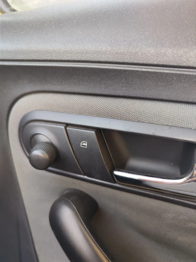 Foto de MANDO ELEVALUNAS DELANTERO DERECHO SEAT CORDOBA BERLINA (6L2) 1.4 16V (75 CV / 55 KW)