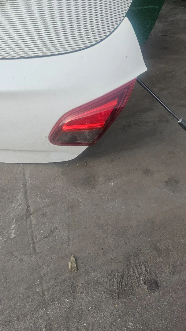 Foto de PILOTO TRASERO DERECHO OPEL CORSA E 1.2 (69 CV / 51 KW)