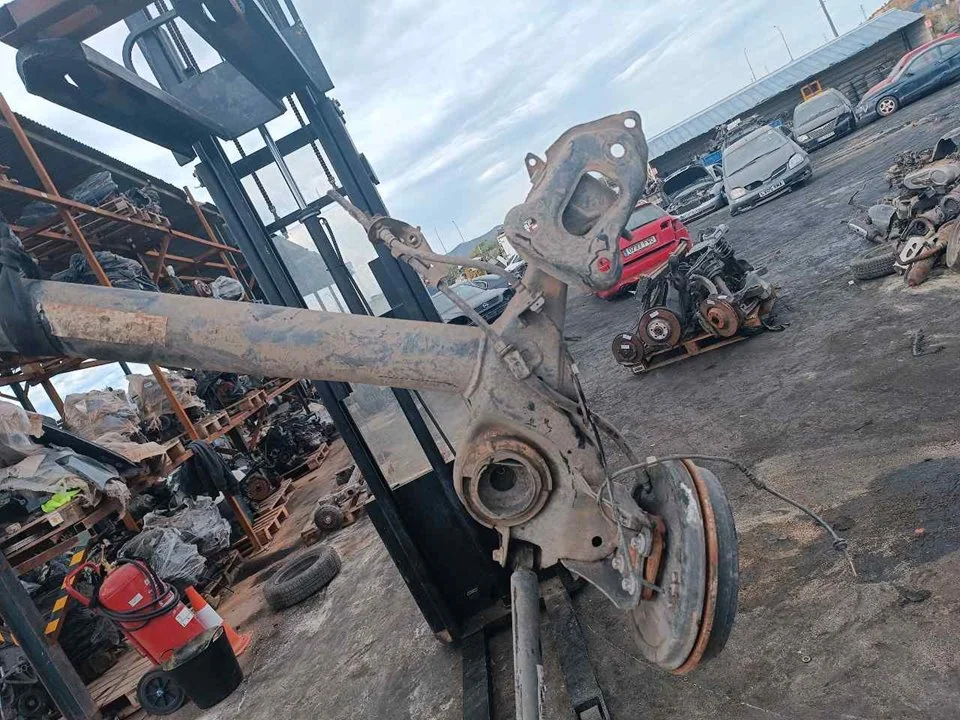 Foto de PUENTE TRASERO OPEL CORSA E