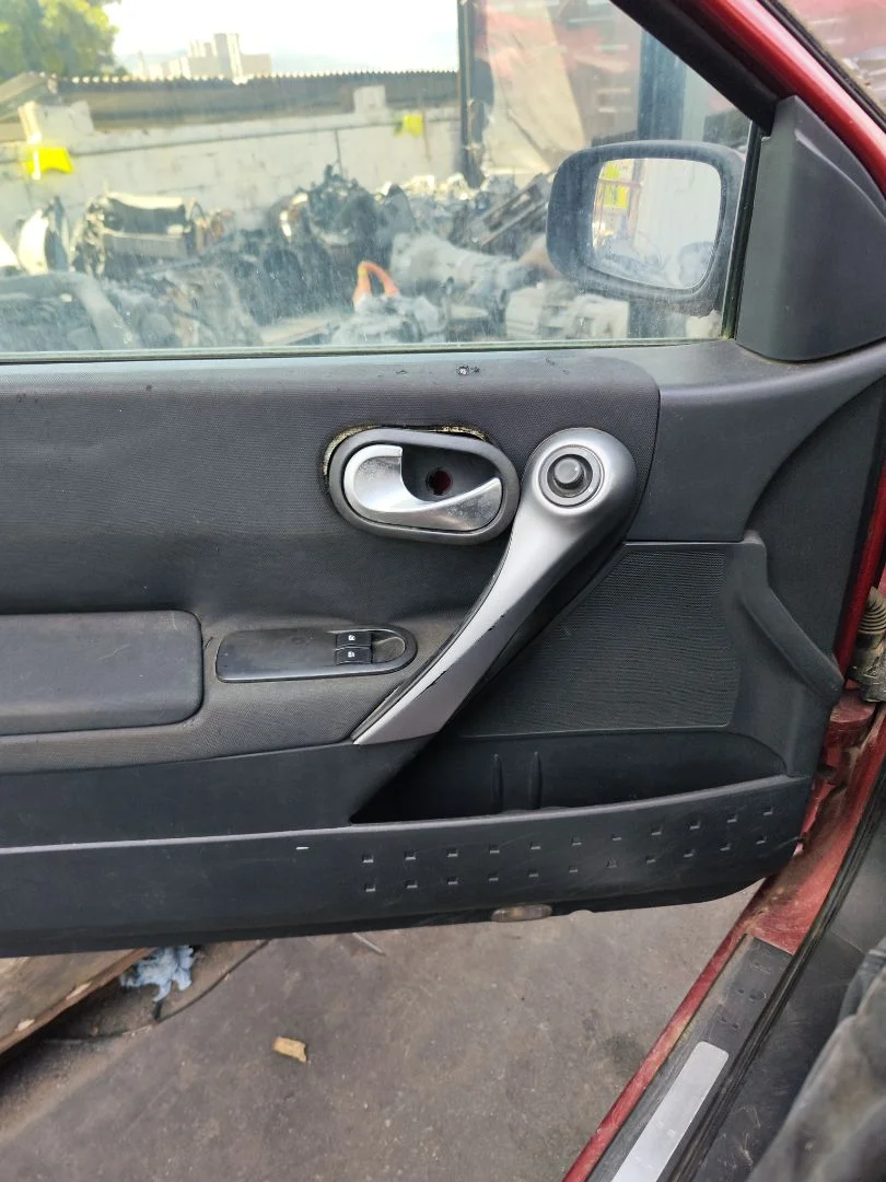 Foto de ELEVALUNAS DELANTERO IZQUIERDO RENAULT MEGANE II BERLINA 3P 1.9 dCi Diesel (120 CV / 88 KW) referencia 8201010929