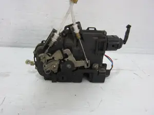Foto de CERRADURA PUERTA TRASERA IZQUIERDA AUDI A6 BERLINA (4B2) 2.5 V6 24V TDI (150 CV / 110 KW) referencia 4B0839015B foto 2