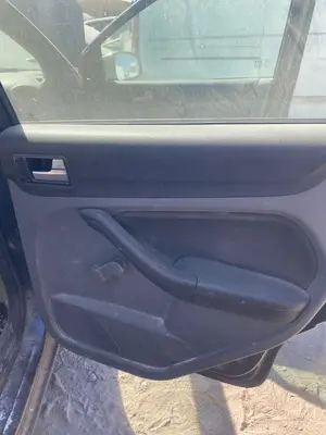 Foto de GUARNECIDO PUERTA TRASERA DERECHA FORD FOCUS SPORTBREAK (CB4)