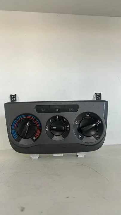Foto de MANDO CALEFACCION / AIRE ACONDICIONADO ABARTH GRANDE PUNTO (199) referencia 77363918