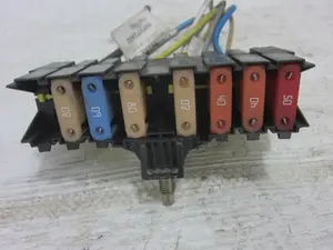 Foto de CAJA RELES / FUSIBLES PEUGEOT 407 2.0 16V HDi FAP CAT (RHR / DW10BTED4) (136 CV / 100 KW) referencia 9636079380 foto 4