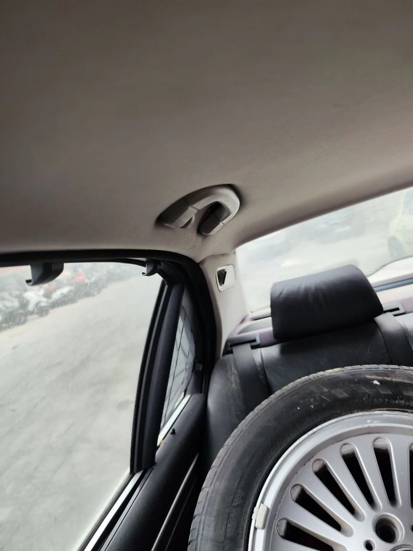 Foto de ASIDERO TECHO TRASERO IZQUIERDO BMW SERIE 5 BERLINA (E39) 3.0 24V Turbodiesel CAT (193 CV / 142 KW)