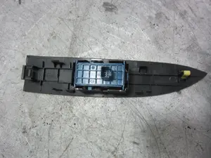 Foto de MANDO ELEVALUNAS TRASERO DERECHO TOYOTA AVENSIS CROSS SPORT (T27) 1.8 16V CAT (147 CV / 108 KW) referencia 7427105110 foto 2