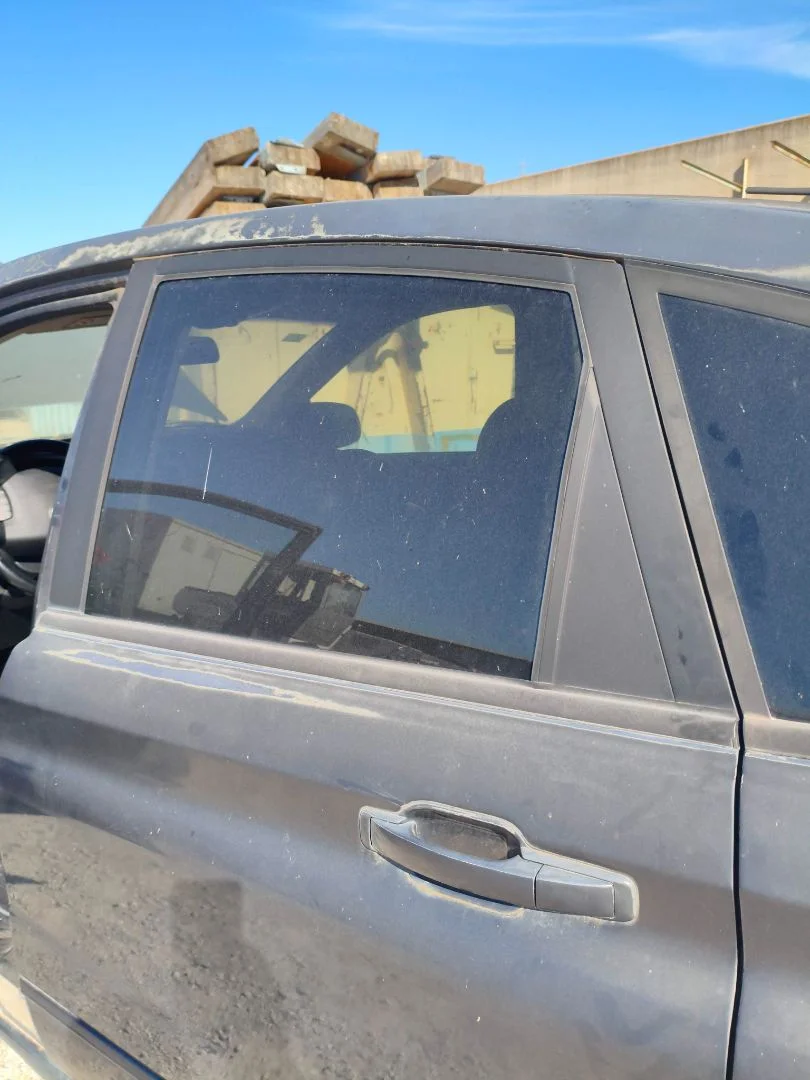 Foto de LUNA TRASERA IZQUIERDA SSANGYONG ACTYON 2.0 TD CAT (141 CV / 104 KW)