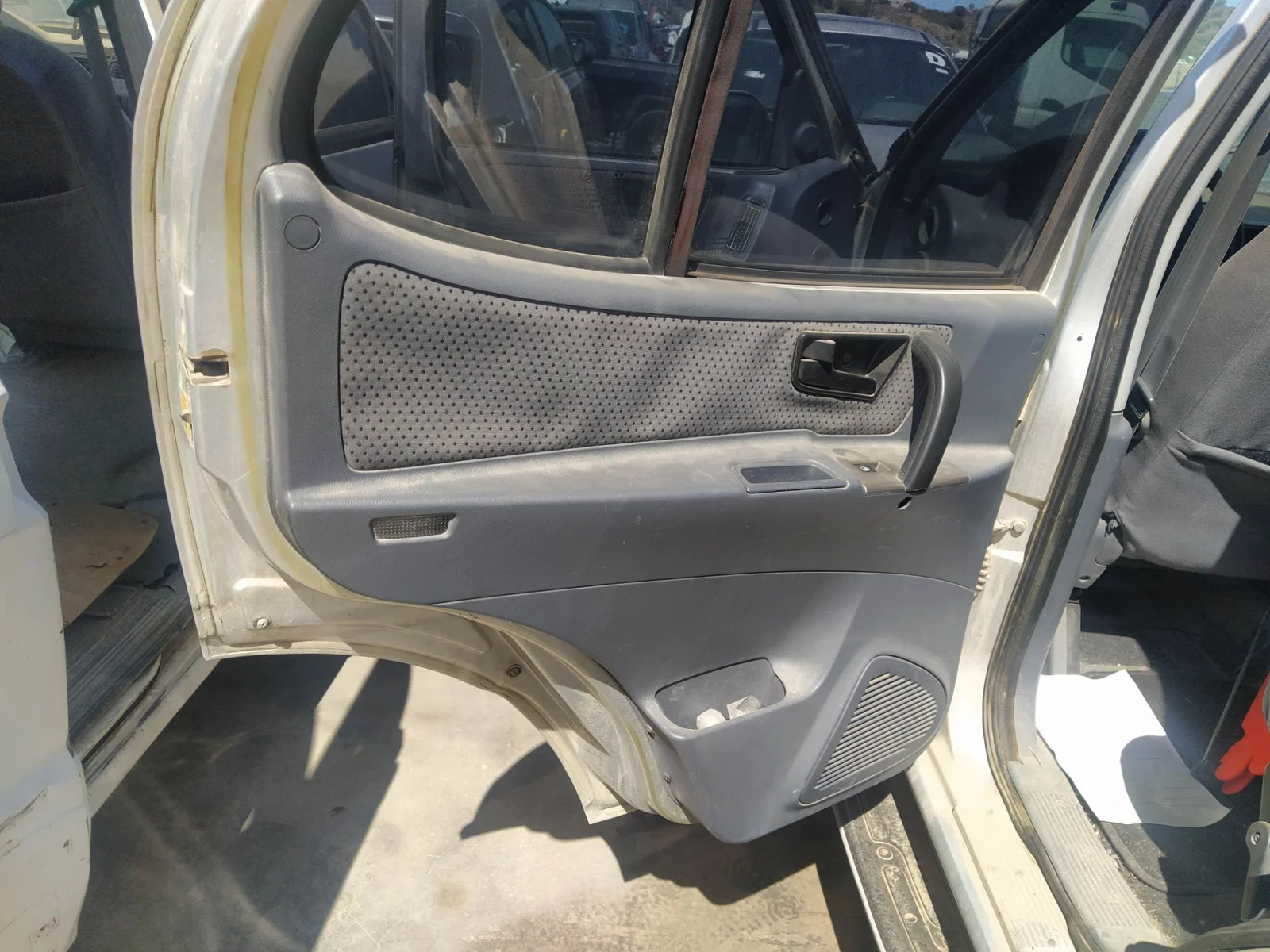 Foto de MANETA INTERIOR TRASERA IZQUIERDA TATA SAFARI (1998) 3.0 TDI (114 CV / 84 KW) referencia 269972300118