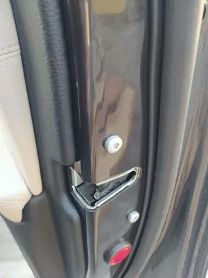 Foto de CERRADURA PUERTA DELANTERA DERECHA BMW SERIE 5 TOURING (F11) 2.0 Turbodiesel (218 CV / 160 KW)