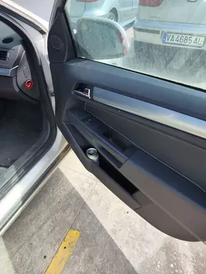 Foto de ELEVALUNAS DELANTERO DERECHO OPEL ASTRA H BERLINA 1.7 16V CDTI (110 CV / 81 KW) referencia 93178696