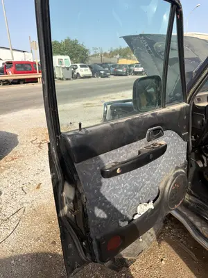 Foto de GOMAS CONTORNO PUERTA MITSUBISHI GALLOPER (HYUNDAI)(02.1998) 2.5 Turbodiesel (105 CV / 77 KW)