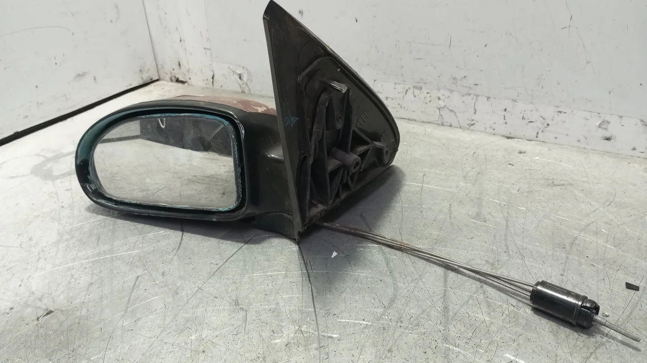Foto de RETROVISOR IZQUIERDO FORD FOCUS BERLINA (CAK) 1.6 16V CAT (101 CV / 74 KW) referencia 004535
