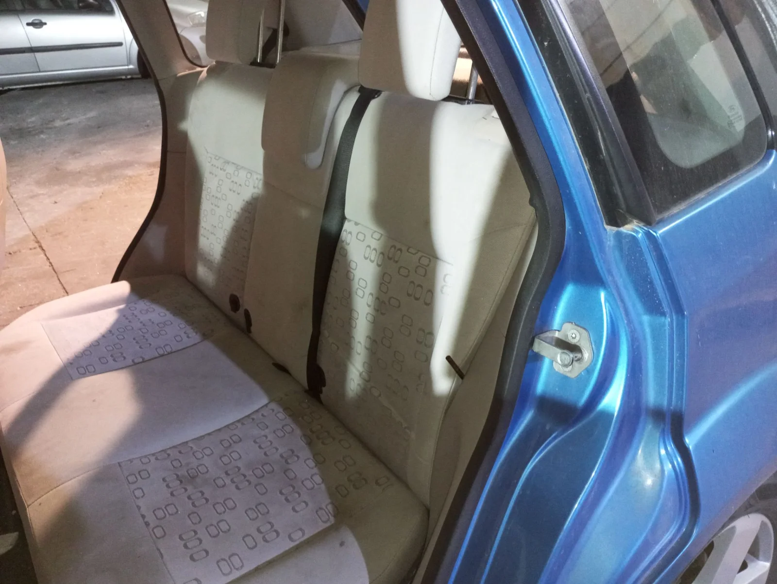 Foto de ASIENTOS TRASEROS FORD FIESTA (CBK) 1.25 16V CAT (69 CV / 51 KW) referencia 1152170
