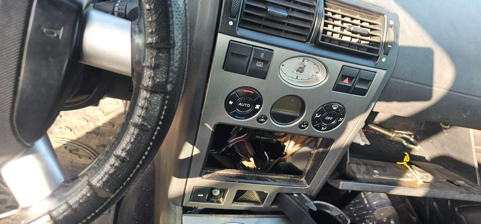 Foto de WARNING FORD MONDEO BERLINA (GE) 2.0 16V DI TD CAT (116 CV / 85 KW)