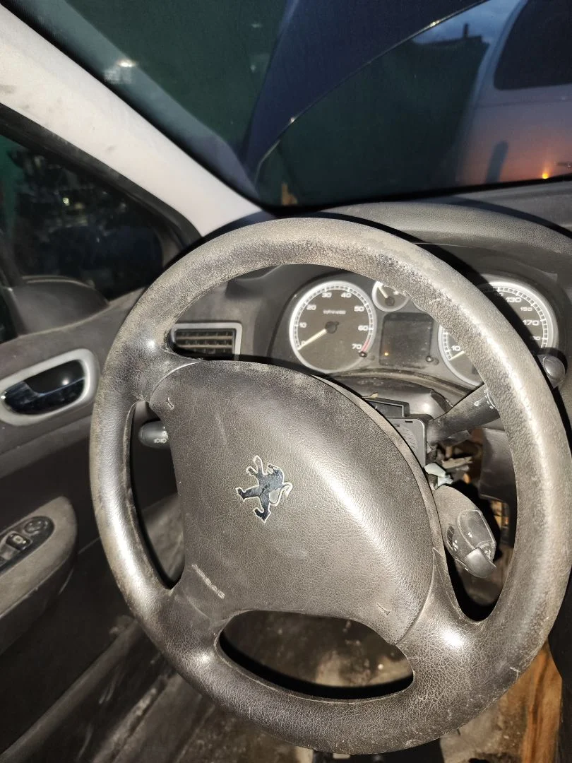 Foto de VOLANTE PEUGEOT 307 (S1)(04.2001) 1.6 16V CAT (109 CV / 80 KW)