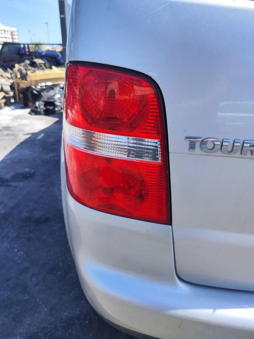 Foto de PILOTO TRASERO IZQUIERDO VOLKSWAGEN TOURAN (1T1) 1.9 TDI (105 CV / 77 KW)