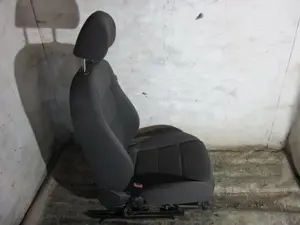 Foto de ASIENTO DELANTERO IZQUIERDO VOLKSWAGEN TOURAN (1T2) 1.9 TDI (105 CV / 77 KW) referencia 1K4881105ME foto 2