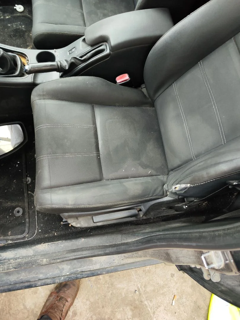 Foto de ASIENTO DELANTERO IZQUIERDO RENAULT MEGANE III BERLINA 5P 1.5 dCi Diesel FAP (110 CV / 81 KW)