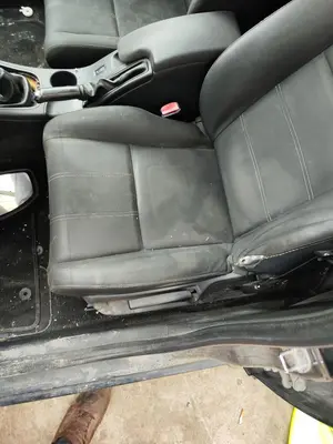 Foto de ASIENTO DELANTERO IZQUIERDO RENAULT MEGANE III BERLINA 5P 1.5 dCi Diesel FAP (110 CV / 81 KW)