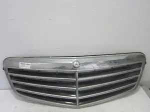 Foto de REJILLA DELANTERA MERCEDES-BENZ CLASE E (BM 212) LIM. 3.0 CDI CAT (265 CV / 195 KW)