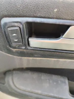 Foto de MANDO ELEVALUNAS DELANTERO DERECHO FORD FOCUS BERLINA (CAP) 1.8 TDCi Turbodiesel CAT (116 CV / 85 KW)