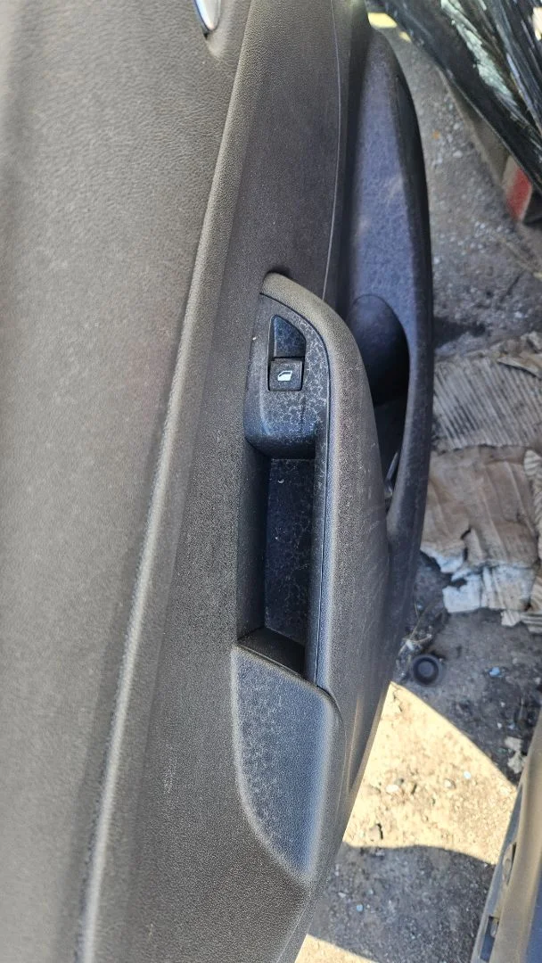 Foto de MANDO ELEVALUNAS TRASERO IZQUIERDO OPEL CROSSLAND X 1.2 (110 CV / 81 KW)