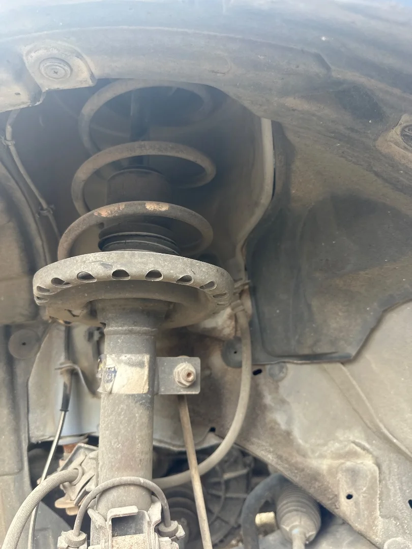 Foto de AMORTIGUADOR DELANTERO IZQUIERDO NISSAN MICRA (K12E) 1.2 CAT (65 CV / 48 KW)