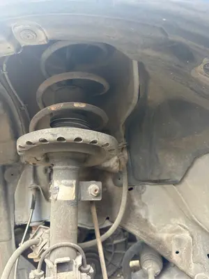 Foto de AMORTIGUADOR DELANTERO IZQUIERDO NISSAN MICRA (K12E) 1.2 CAT (65 CV / 48 KW)