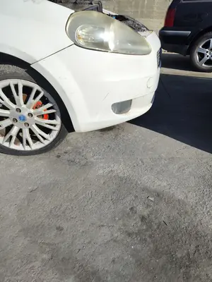 Foto de PARAGOLPES DELANTERO FIAT GRANDE PUNTO (199) 1.4 (95 CV / 70 KW) foto 3