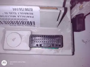 Foto de PANTALLA MULTIFUNCION RENAULT CLIO III referencia 8200755144 foto 5