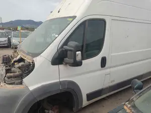 Foto de PUERTA DELANTERA IZQUIERDA PEUGEOT BOXER (333/335) FURGÓN TECHO ELEVADO BAT.4035MM 3.0 HDI FAP CAT (146 CV / 107 KW)