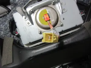 Foto de AIRBAG DELANTERO DERECHO TOYOTA AVENSIS CROSS SPORT (T27) 1.8 16V CAT (147 CV / 108 KW) referencia TG14B02001 foto 3