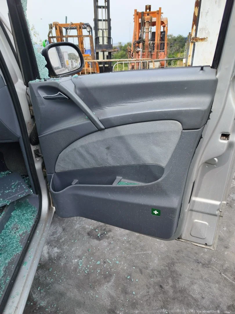 Foto de GUARNECIDO PUERTA DELANTERA DERECHA MERCEDES-BENZ VIANO (639) 2.1 CDI CAT (150 CV / 110 KW) referencia A6397270571 8K30